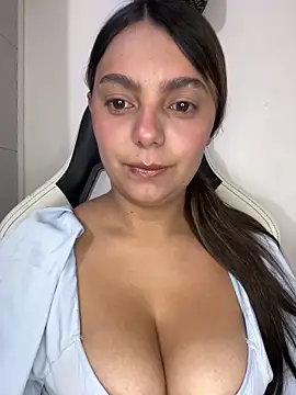 Snapshot of SOFIA_BRIZZ chatting on April 2026 08:04:02 AM SOFIA BRIZZ online show from April 2026 08:04:02 AM