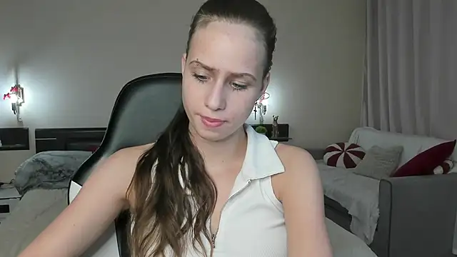 LoveBettie online show from July 2026 03:27:02 PM