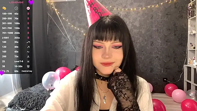 EmilyEmbears online show from May 2026 07:27:02 AM