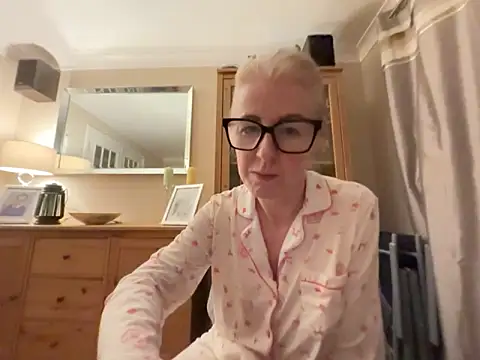 Laylaskyexx online show from May 2026 09:43:01 PM