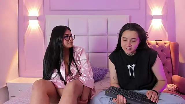 Elisa n Emma online show from April 2026 05:47:01 PM