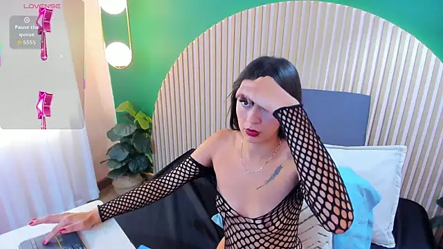 Alicecoule  online show from April 2026 11:38:01 AM