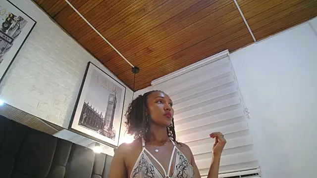 Snapshot of Leomi_ chatting on April 2026 07:45:01 AM Leomi online show from April 2026 07:45:01 AM