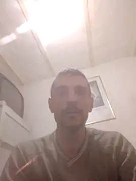 Guillelp online show from May 2026 03:04:02 AM
