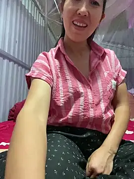 Snapshot of Huonglyna chatting on June 2026 05:10:01 AM Huonglyna online show from June 2026 05:10:01 AM