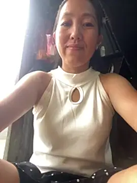Snapshot of Huonglyna chatting on July 2026 11:56:01 PM Huonglyna online show from July 2026 11:56:01 PM