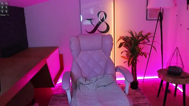 Liil Peach online show from May 2026 08:14:02 PM