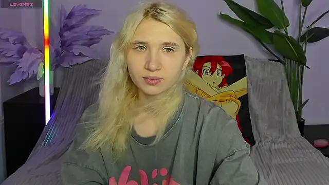 Snapshot of Kitty_Blondie chatting on April 2026 02:20:02 AM Kitty Blondie online show from April 2026 02:20:02 AM