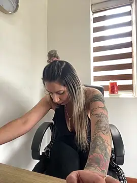 Isabella varella- online show from April 2026 05:30:01 PM