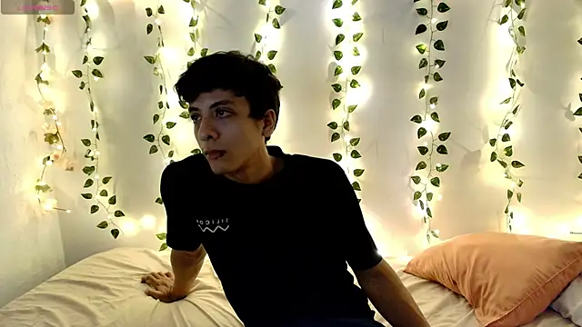 Naugthygamerboy online show from June 2026 04:04:02 AM