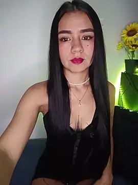 Mia Flamee online show from April 2026 11:33:02 PM