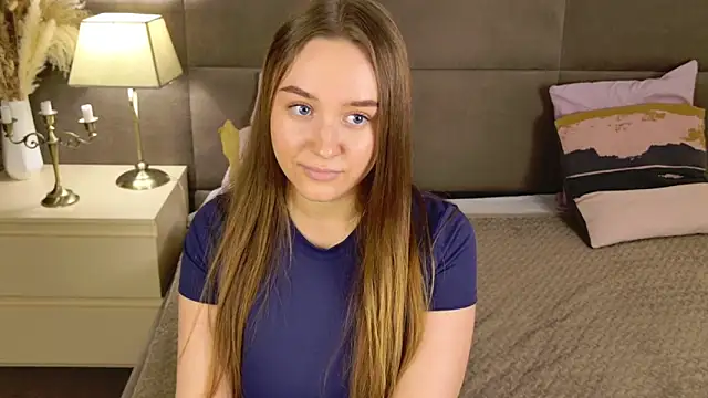 Snapshot of flora_glow chatting on April 2026 11:44:01 AM flora glow online show from April 2026 11:44:01 AM