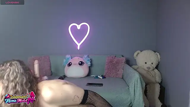 Snapshot of Bea_doll chatting on May 2026 01:12:02 AM Bea doll online show from May 2026 01:12:02 AM