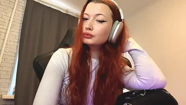 Snapshot of LaurenGoodhart chatting on April 2026 03:17:02 PM LaurenGoodhart online show from April 2026 03:17:02 PM