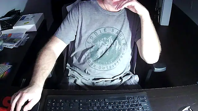 Snapshot of Shalun2000 chatting on April 2026 01:52:01 AM Shalun2000 online show from April 2026 01:52:01 AM