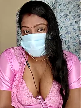 Snapshot of Romantic_Woman chatting on April 2026 03:47:01 PM Romantic Woman online show from April 2026 03:47:01 PM