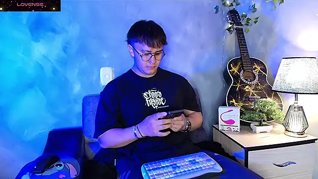 Snapshot of owen_xxx chatting on April 2026 01:47:02 AM owen xxx online show from April 2026 01:47:02 AM