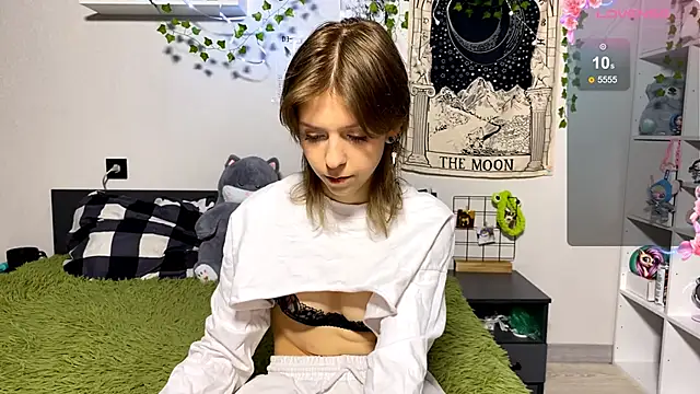 LunaBless online show from April 2026 11:09:02 PM