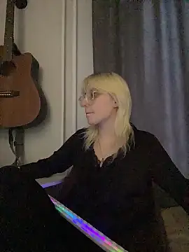 Snapshot of Picxel_ chatting on April 2026 02:34:02 AM Picxel online show from April 2026 02:34:02 AM