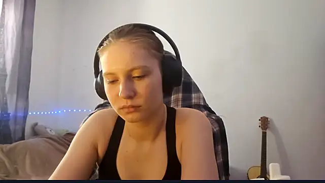 Snapshot of WesleyFrohling chatting on April 2026 06:18:01 AM WesleyFrohling online show from April 2026 06:18:01 AM