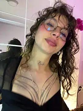 Dreanaa online show from April 2026 07:49:02 PM