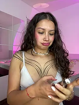 Dreanaa online show from May 2026 08:26:02 PM