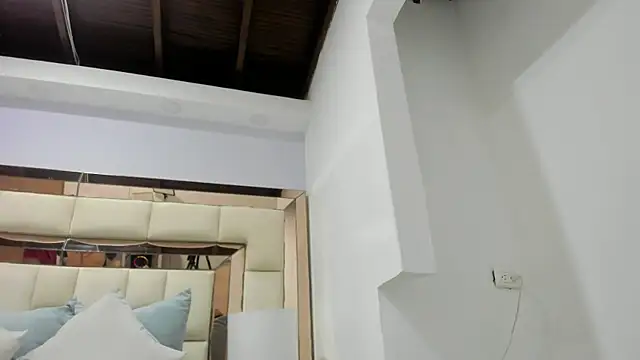 lia damasco online show from July 2026 05:08:02 PM