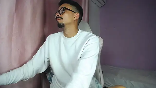 Snapshot of Amir_guy_ chatting on May 2026 04:04:02 PM Amir guy online show from May 2026 04:04:02 PM