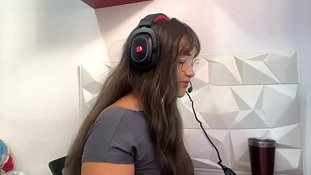 IsisValentine online show from April 2026 04:01:01 PM