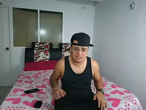 max and lilu2 online show from April 2026 08:24:02 PM