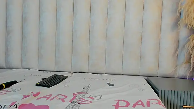 Snapshot of Anniee_collins_ chatting on April 2026 12:32:02 PM Anniee collins online show from April 2026 12:32:02 PM