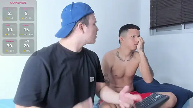 Snapshot of Steven_and_Benji chatting on April 2026 11:32:01 AM Steven and Benji online show from April 2026 11:32:01 AM