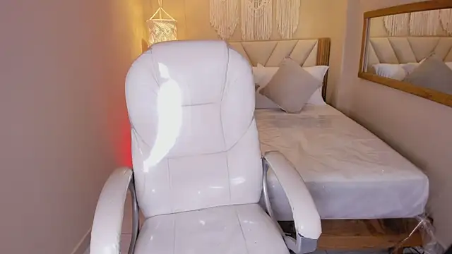 Snapshot of DulceAnngel chatting on April 2026 04:56:01 AM DulceAnngel online show from April 2026 04:56:01 AM