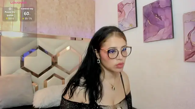 Lips Hotz online show from April 2026 01:28:01 PM