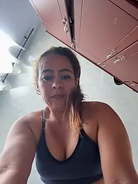 Natigoonzalez online show from April 2026 01:14:02 PM