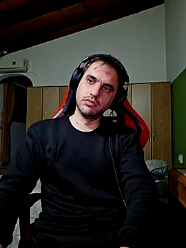 Snapshot of Gonza42OArg chatting on April 2026 03:50:02 AM Gonza42OArg online show from April 2026 03:50:02 AM