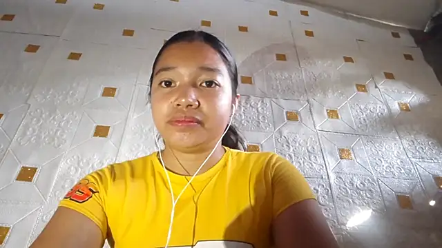 Snapshot of CecileLighty chatting on April 2026 12:04:01 AM CecileLighty online show from April 2026 12:04:01 AM