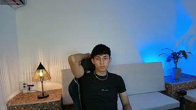 Snapshot of Valentino_Rey chatting on April 2026 01:05:02 PM Valentino Rey online show from April 2026 01:05:02 PM