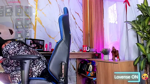 Dafne kee online show from April 2026 12:45:02 PM