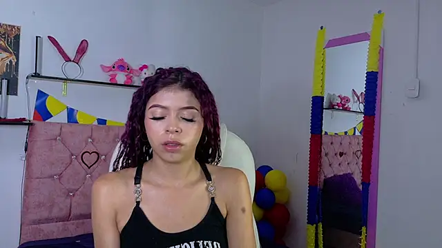 VelinaHoney online show from July 2026 12:32:02 PM