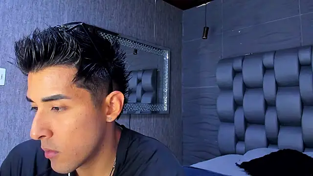 Snapshot of alangreek1 chatting on April 2026 11:44:01 PM alangreek1 online show from April 2026 11:44:01 PM