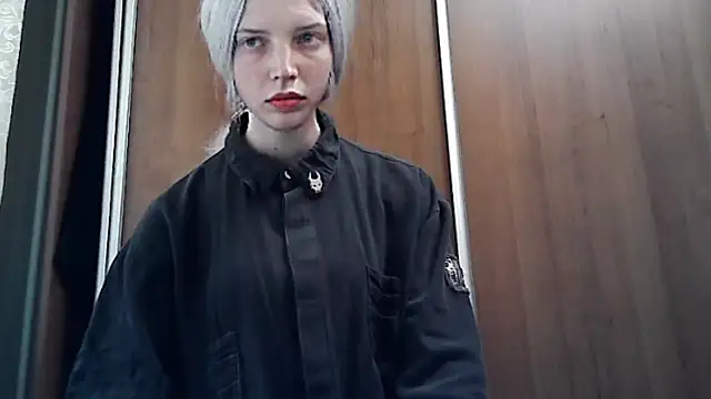 Crimson Lady online show from May 2026 04:46:01 PM