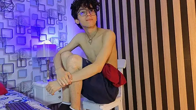 Snapshot of Twink_Sebas7 chatting on April 2026 12:10:01 PM Twink Sebas7 online show from April 2026 12:10:01 PM