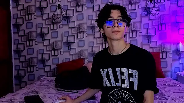 Twink Sebas7 online show from May 2026 12:21:02 PM