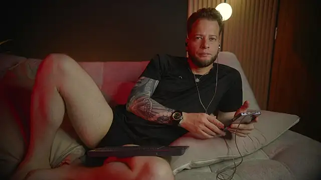 Snapshot of Axxel_Foxx chatting on April 2026 07:41:01 PM Axxel Foxx online show from April 2026 07:41:01 PM