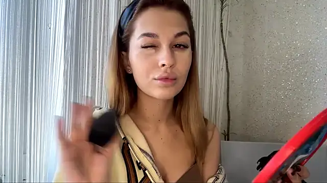 JoliPlatinums online show from May 2026 06:10:01 AM