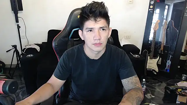 AAROON SCOTT online show from April 2026 01:16:02 PM