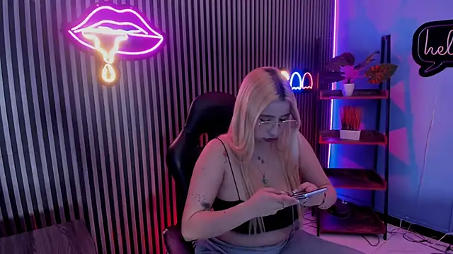 Aliss Taylor1 online show from April 2026 01:15:02 PM