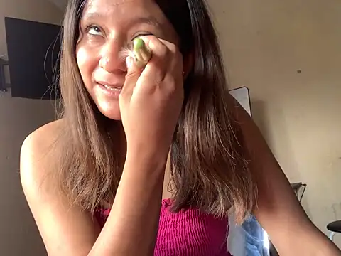 SolMlrena online show from April 2026 08:58:02 PM