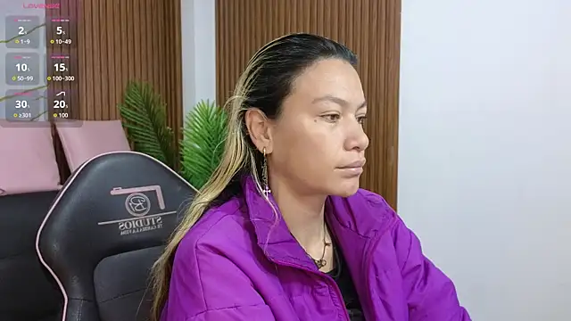 Snapshot of alonddra_tay chatting on June 2026 11:43:02 AM alonddra tay online show from June 2026 11:43:02 AM